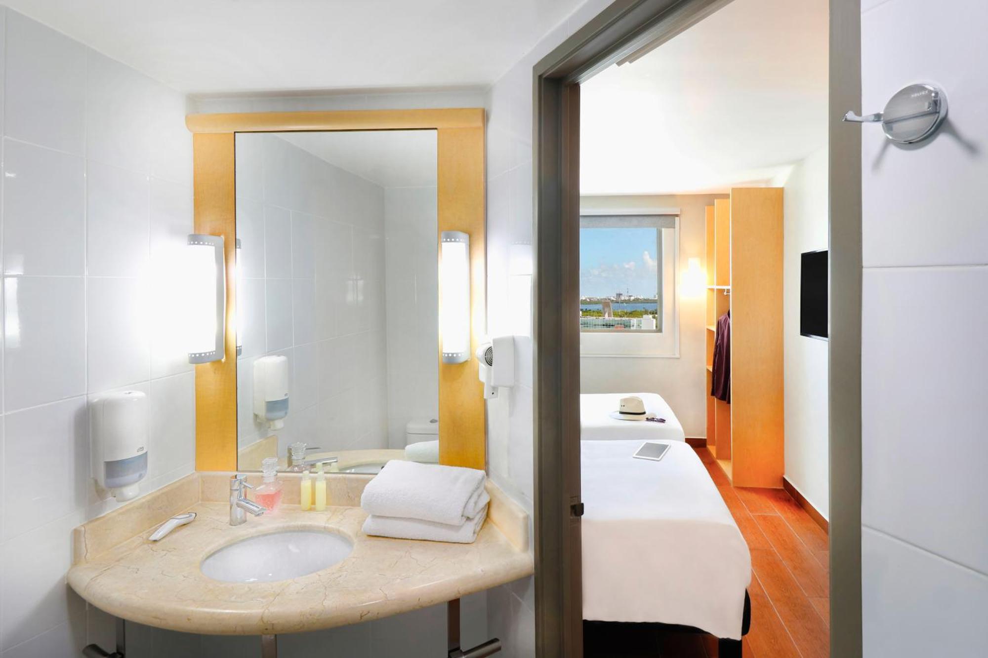 Ibis Cancun Centro Екстер'єр фото